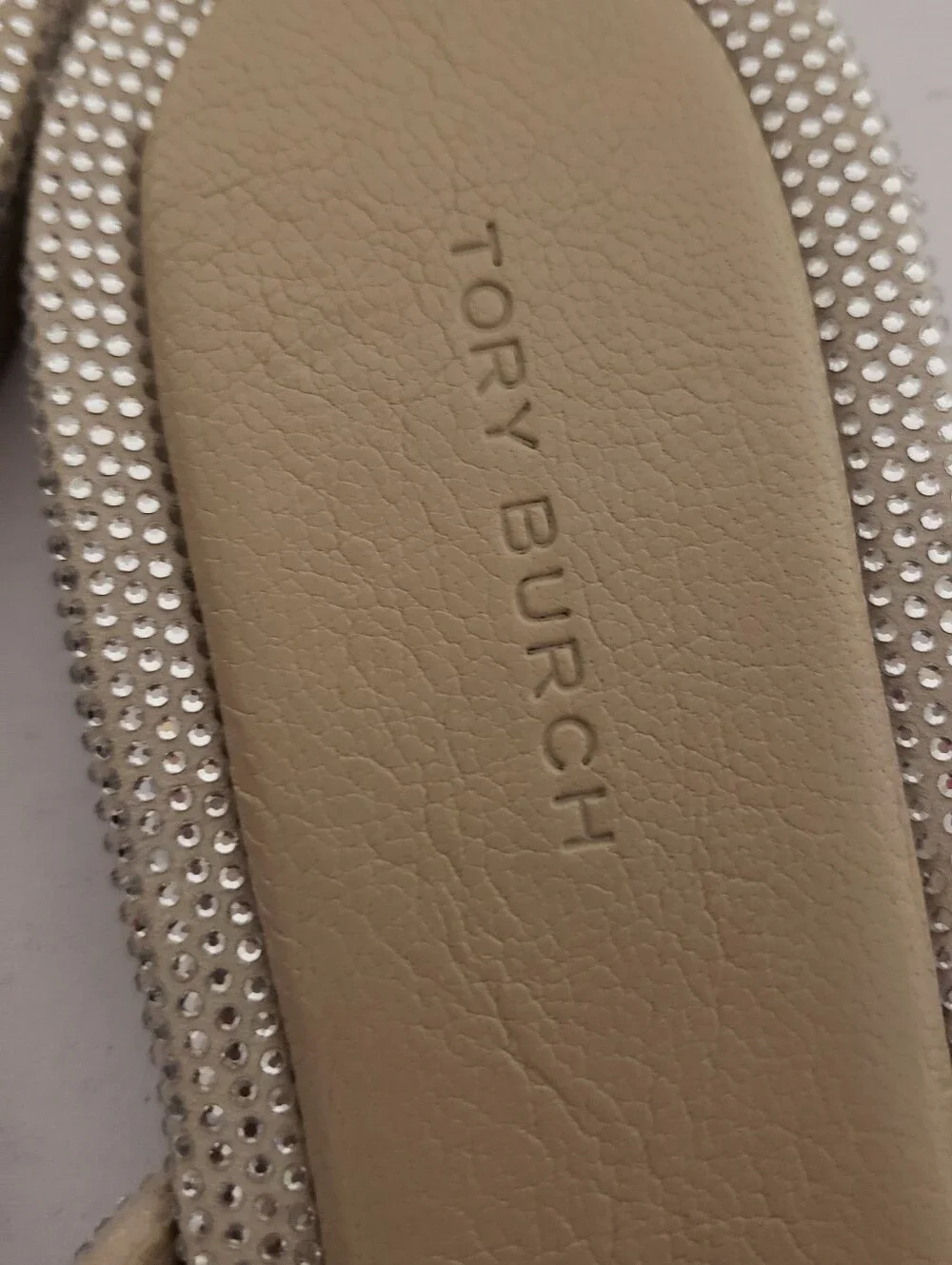 Toey burch Miller Knottef pave thong  sandal stone grey